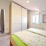 דירה With Parking Space Njivice, Krk - 20898 *